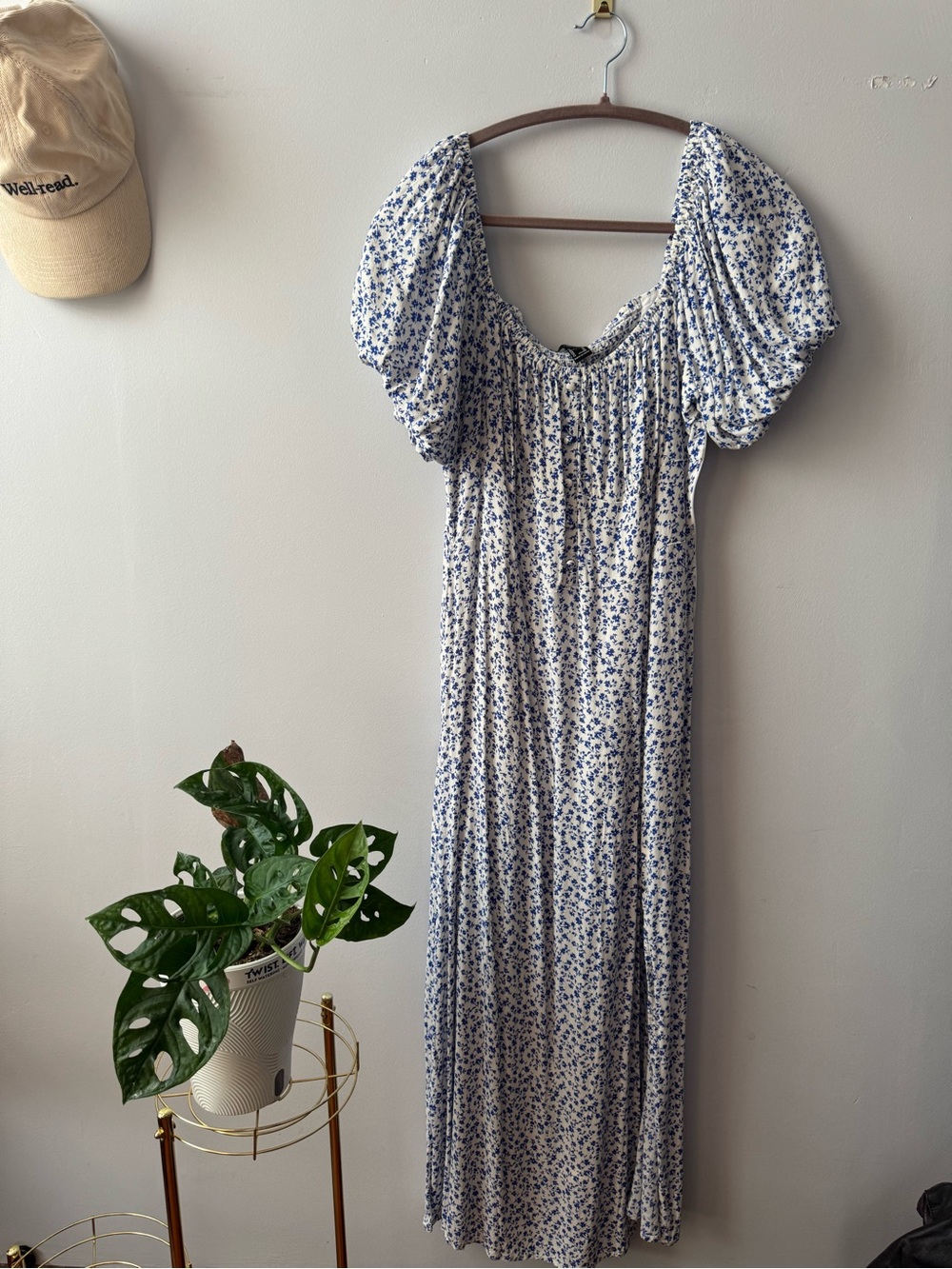 Maxi Dress with Blue Floral Print and Puff Sleeves